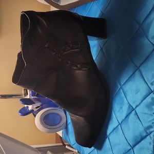 Air Supply + black ankle boots 11w